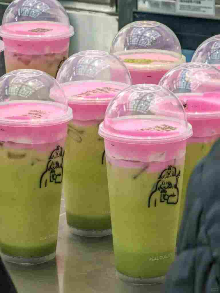 喜茶x《WICKED》联名限定，网友喊话“国内也该上新了！